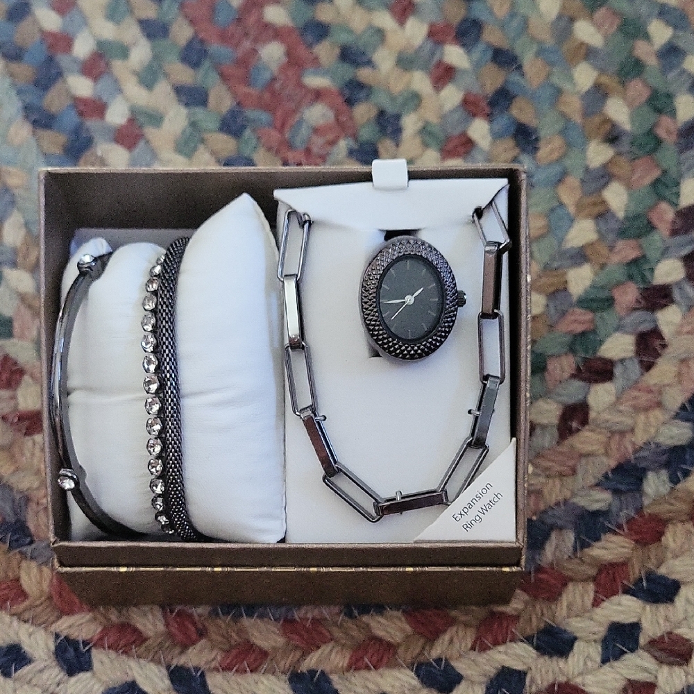Elegant Silver Watch and Bracelet Set
